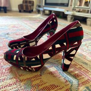 Gucci Size 7.5 Velvet Printed Pumps!!! Stunning!!! ❤️💚